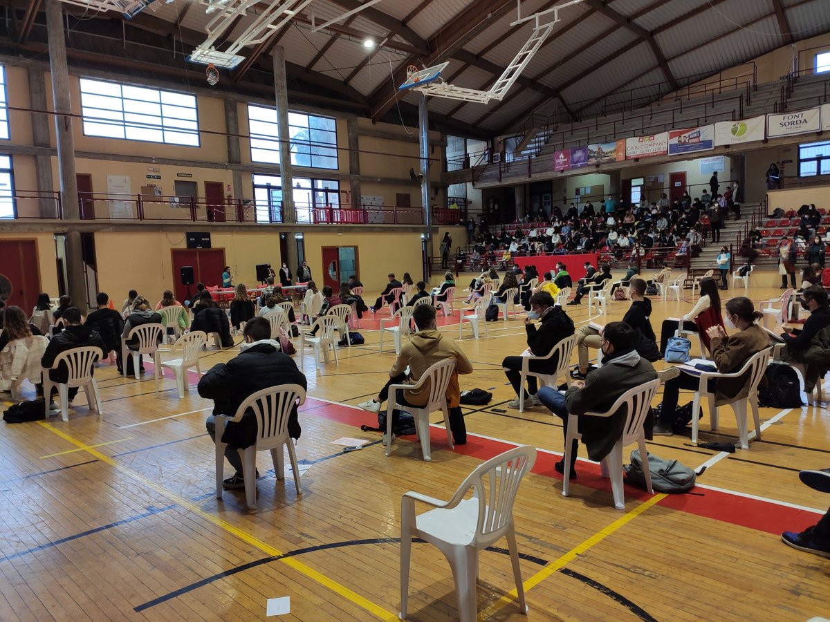 bielfrontera's tweet photo. Tres anys després, tornen les proves Cangur de matemàtiques al Palau d'Esports d'Inca! Més de 500 alumnes de 13 centres educatius de la zona d'Inca.
#provesCangur2020 https://t.co/OJuJ3MUE5M