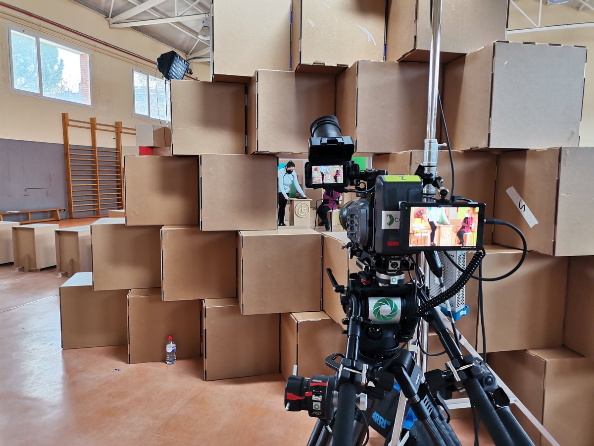 Carl0sTercer0's tweet photo. Todo preparado para comenzar la grabación del programa de @Clan_tve, en nuestro hoy plató de televisión. #JuntosAprendemos #JuntosDisfrutamos #WeAreJustCarlosIII #CarlosIIIProductions. https://t.co/0V0GcaXl69