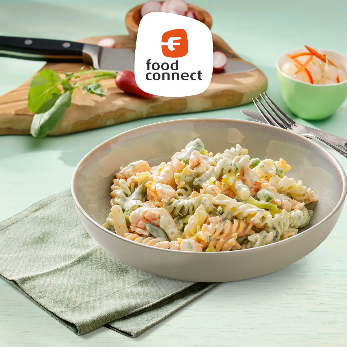 Vanaf maandag 28 maart krijgt ons assortiment een nieuwe invulling! ✨ De winterse gerechten gaan plaats maken voor een aantal heerlijke lentegerechten. Een daarvan is de smakelijke pastaschotel met zalm en asperges. Dat wordt smullen! 🍽