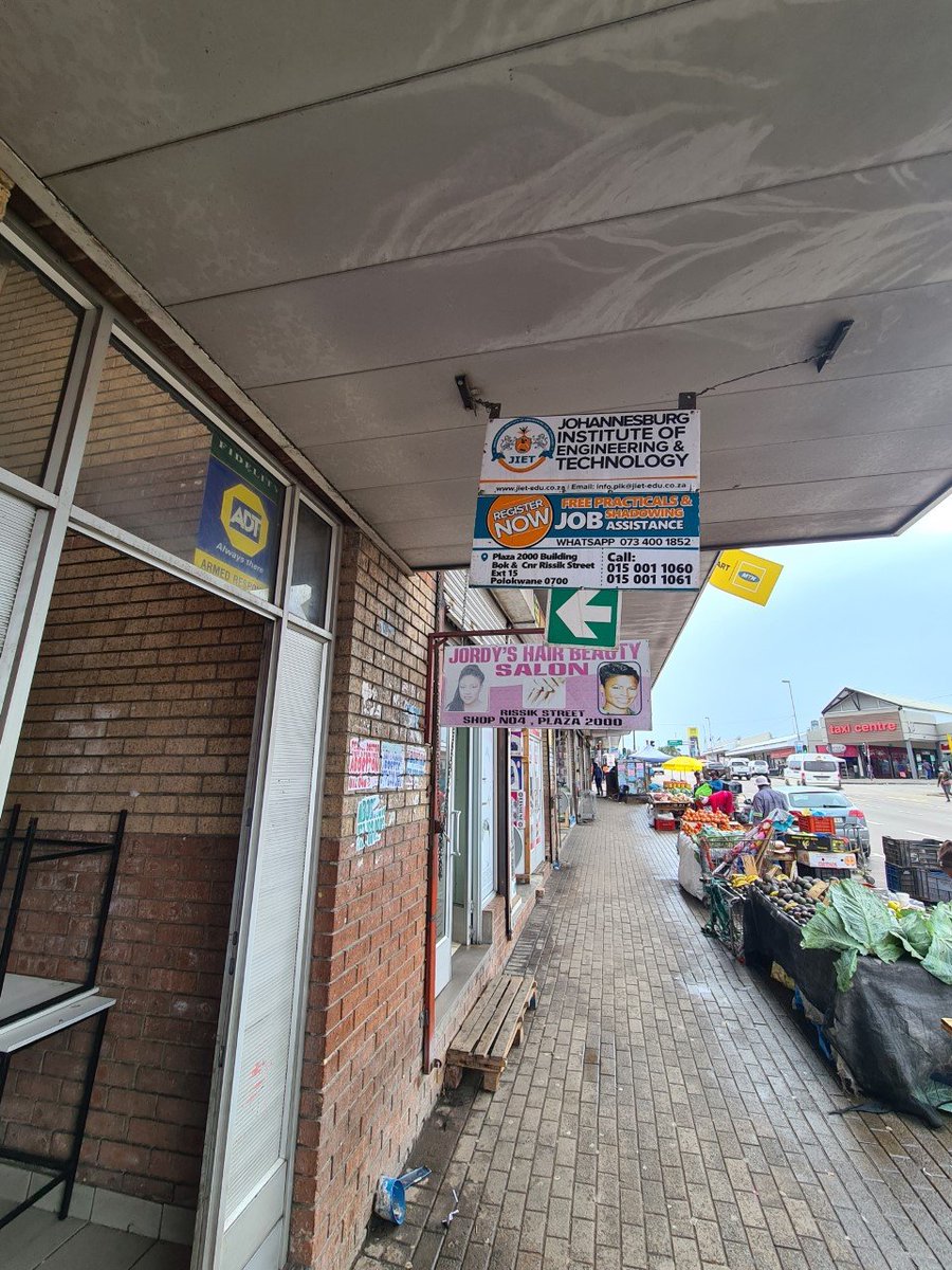 CapricornFMNews's tweet photo. #CollegeClosure Some of the parents whose children are enrolled at the Johannesburg Institute of Engineering and Technology, Polokwane Campus say they were shocked to learn that the college is closing indefinitely by the end of this month. IMS https://t.co/c2AagFmw9N