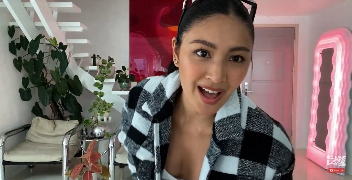 nozomistyles's tweet photo. i screamed when she winked 😭

James Reid x JAY B x ØZI  
#HelloLegendsOnlyMV https://t.co/9wOJtYCJbd
