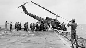 robertomalaver's tweet photo. EEUU
17/03/1973: Vietnam, tras vencer a Estados Unidos en la guerra de Vietnam, expulsa a la mayor parte de los pocos invasores estadounidenses que quedan. -w- https://t.co/ZeqO2vBWh0