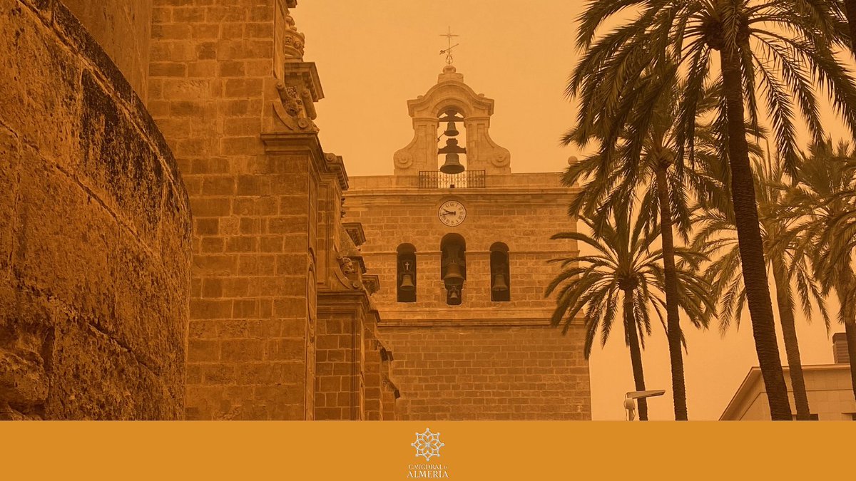 Parece que por fin podemos decir adiós a la #calima, en esta foto podréis observar como se veía la torre de la #Catedral de #Almería empañada por este fenómeno meteorológico.
#sinfiltro
catedralalmeria.com
