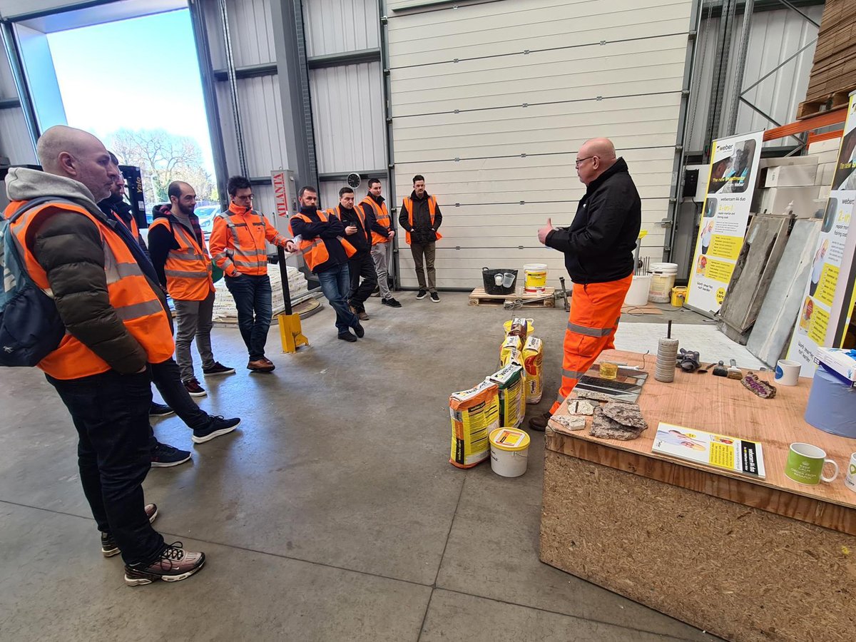 Our demo is in full swing at <a href="/resapol/">Resapol</a> Park Royal with an audience of 18 watching and getting hands-on with the application of NEW webercem R4 duo this morning 👷🏻

➡️ Find out more about our 🆕 2-in-1 repair mortar and fairing coat here: uk.weber/SMARTmortar