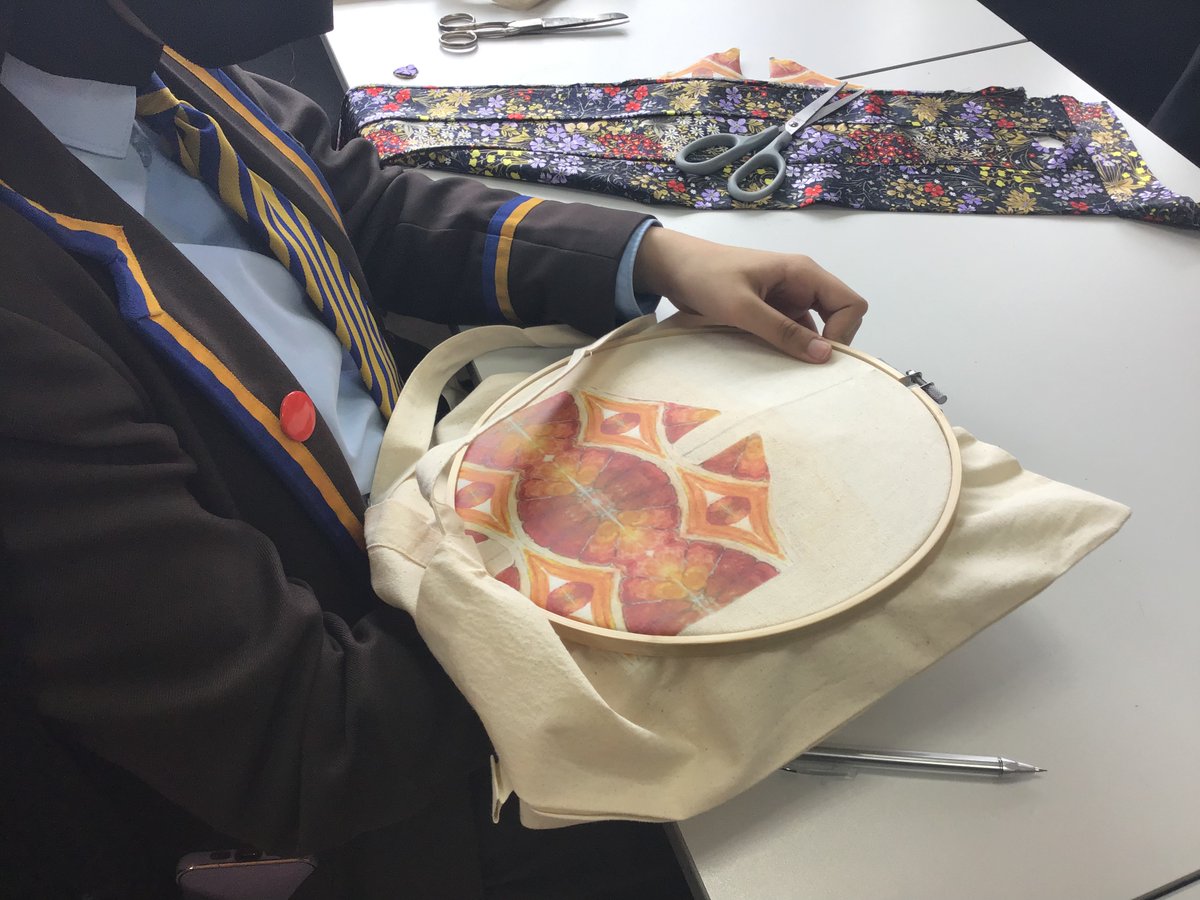 NDHSDesignDept's tweet photo. S3 up cycled tote bags looking amazing! Looking forward to the finished products ! #sustainability @ndhsglasgow @sciaf #donateinhope #reuseinhope https://t.co/pdYLuMPPE0