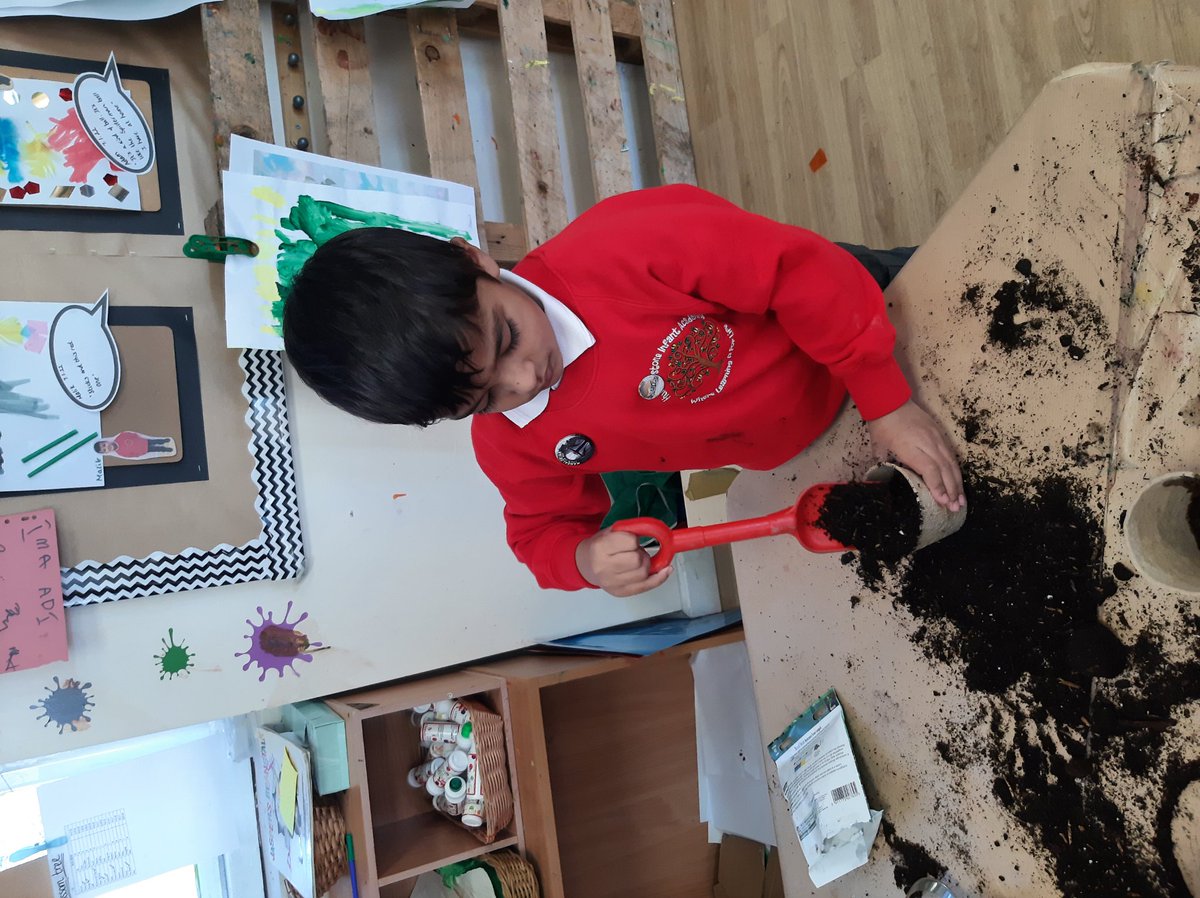 Red group have been very busy this morning planting their own beans, we're hoping there won't be any giants at the top of these beans stalks! <a href="/HiaNursery/">HIANursery</a> <a href="/HIAMrsRadwan/">Mrs Radwan</a> @HIAMissIllidge