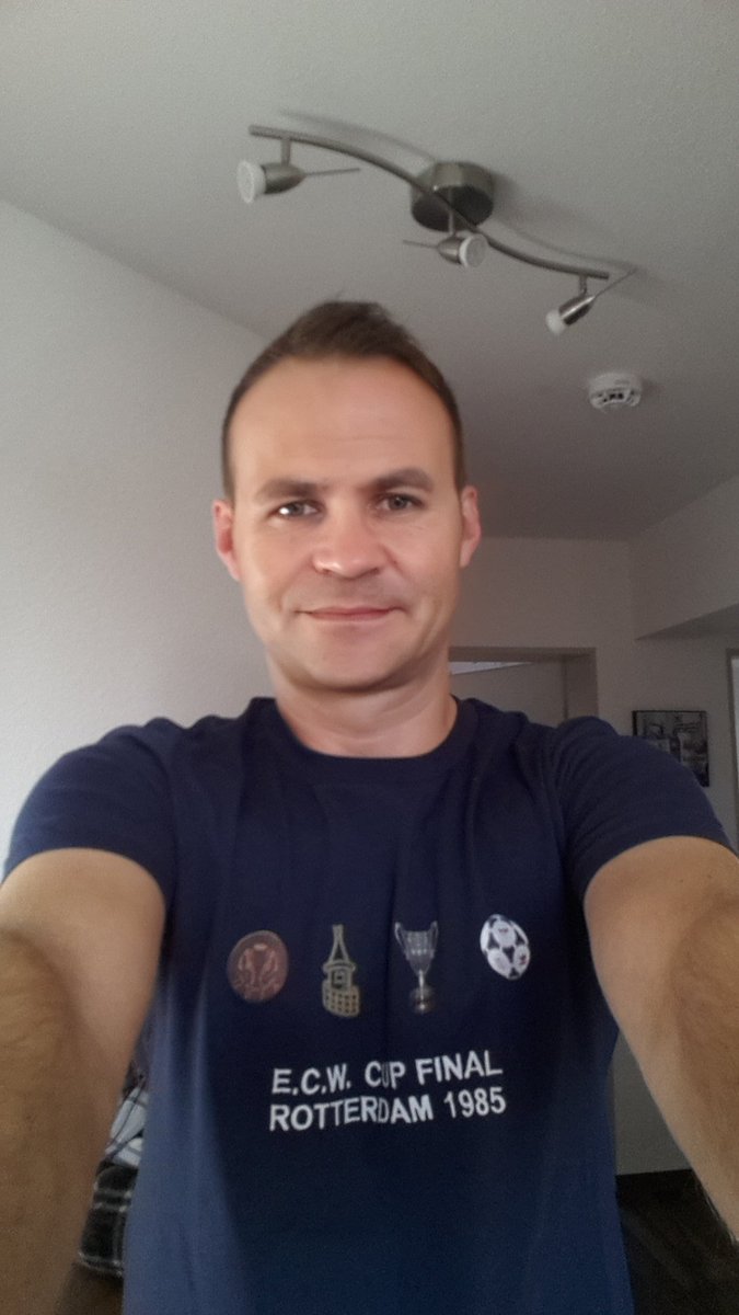 Iven getting right behind the blueboys!!! @Evertonian1982 #rotterdam85 🔵⚽️