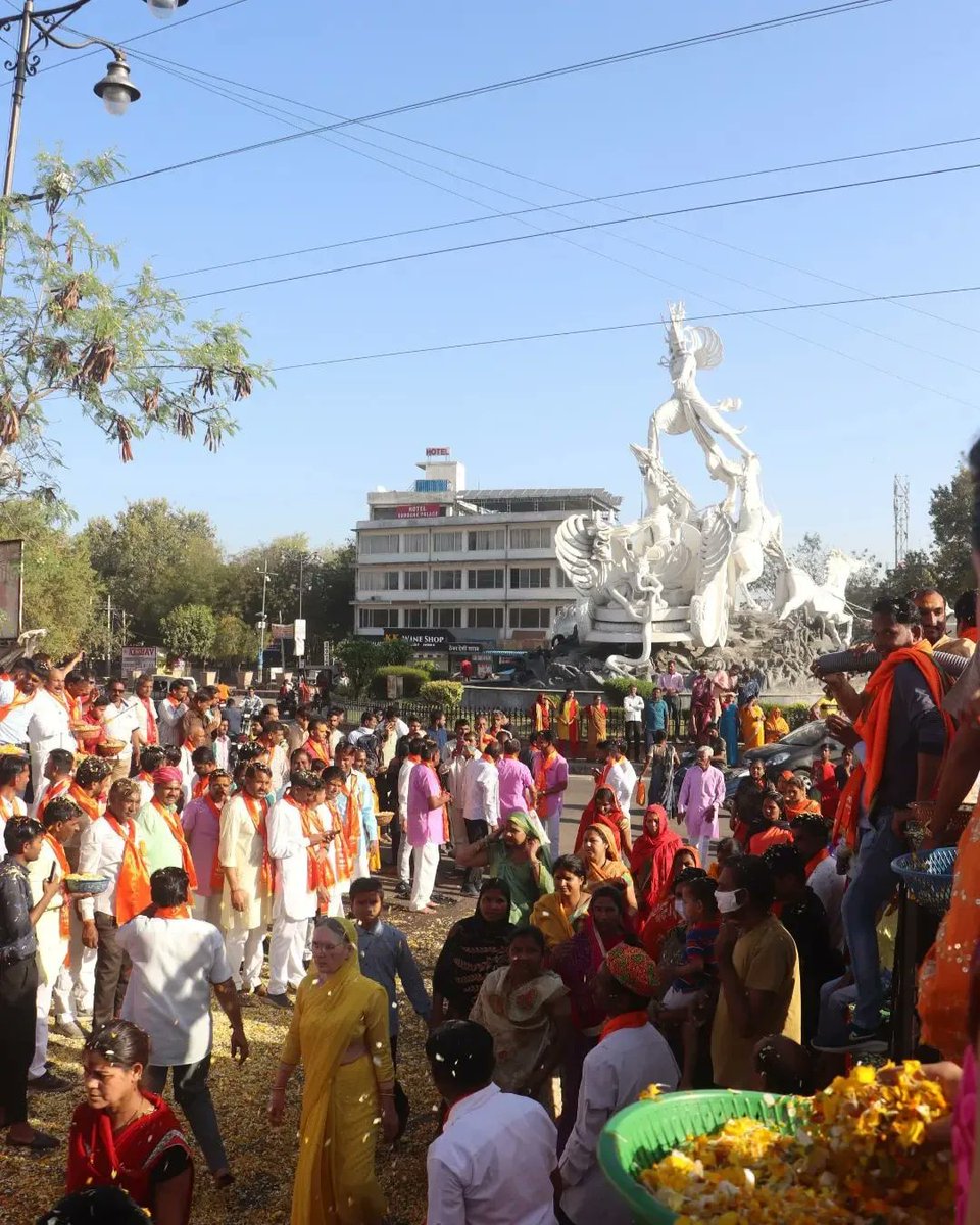 kstkota's tweet photo. भक्ति के रस मे डूबे कोटा शहर के बांशिदे 🙏🚩
फागोत्सव विराट संकीर्��न भव्य विशाल परिक्रमा कोटा शहर 😍
#HappyHoli

Credit: @Kotacityraj
#Kota #KstKota #KotaCity #Rajasthan
#HoliFestival #Holi2022 #Holi #FestivalOfcolors #India https://t.co/bJR4UWzZKx