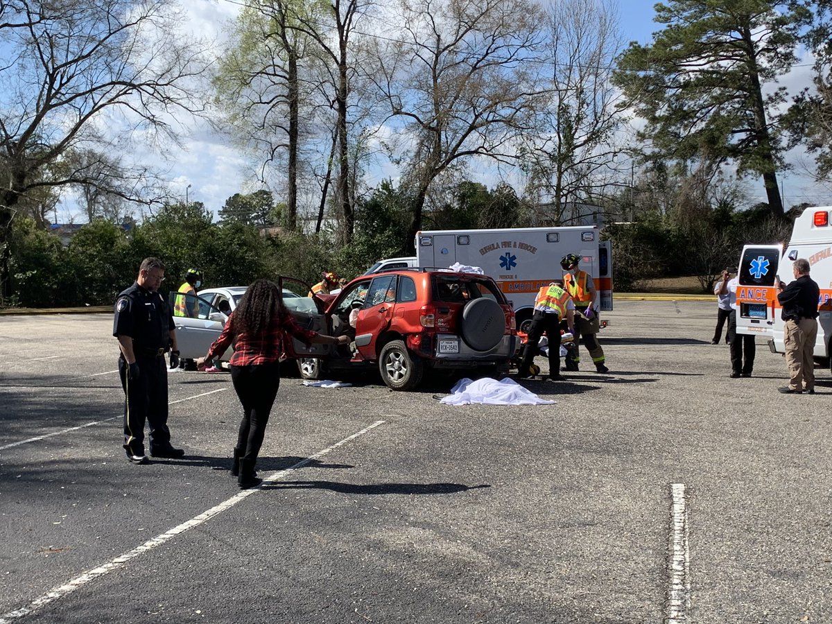 marvin_lowe's tweet photo. Thank you Wallace CC, Sparks Campus, for hosting the Don’t Crash Spring Break event and sharing with Bullock County HS students the dangers of driving under the influence of alcohol. Also, thank you for providing students an induction to Sparks Campus and dual enrollment courses. https://t.co/m28zSFXBXo