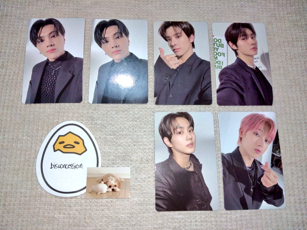 bisconcession's tweet photo. ꒰ #biscoupdates ꒱
ENHYPEN AND IVE PHOTOCARDS
— arrived at my local address
— will dm the video condi tomorrow https://t.co/rVa00GHGjw