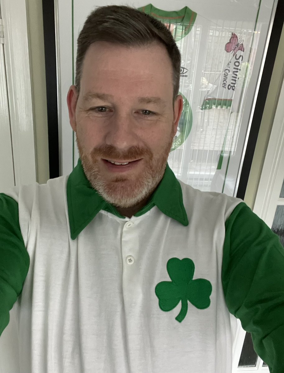 67mouldy67's tweet photo. From exciting gold coloured strips to white based Celtic tops 🍀

What’s your favourite white strip 🍀

#outoflockdown
#afewpoundsup
#wearstripthatfitslol
#CelticFC
#awaystrip
#whitetheme
#acsom
#retro
#1955-1964 https://t.co/puS6jhObJD