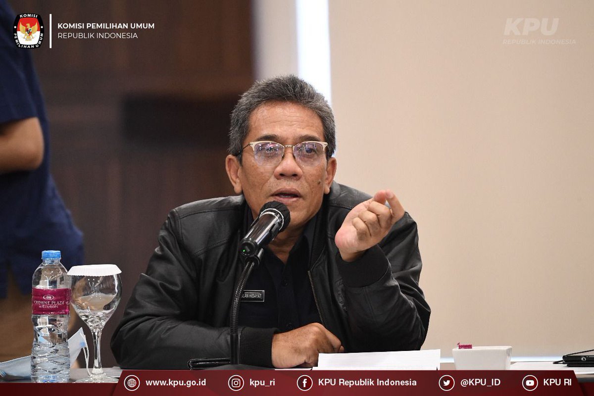 KPU_ID's tweet photo. Sebelumnya Bernad terlebih dahulu memberikan arahan pada 3 kelas yaitu kelas I (Perencanaan Anggaran dan Teknologi Informasi), kelas II (Sarana Prasarana) dan kelas III (Kepegawaian dan Pengwasan Internal), Selasa (15/03)

#KPUMelayani
#PemiluSerentak2024 https://t.co/PVp2SJw00J