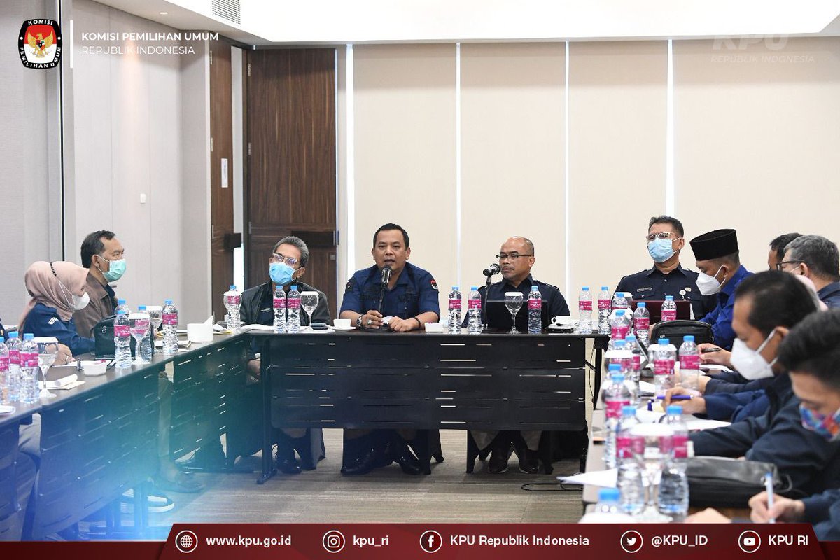 KPU_ID's tweet photo. Sebelumnya Bernad terlebih dahulu memberikan arahan pada 3 kelas yaitu kelas I (Perencanaan Anggaran dan Teknologi Informasi), kelas II (Sarana Prasarana) dan kelas III (Kepegawaian dan Pengwasan Internal), Selasa (15/03)

#KPUMelayani
#PemiluSerentak2024 https://t.co/PVp2SJw00J