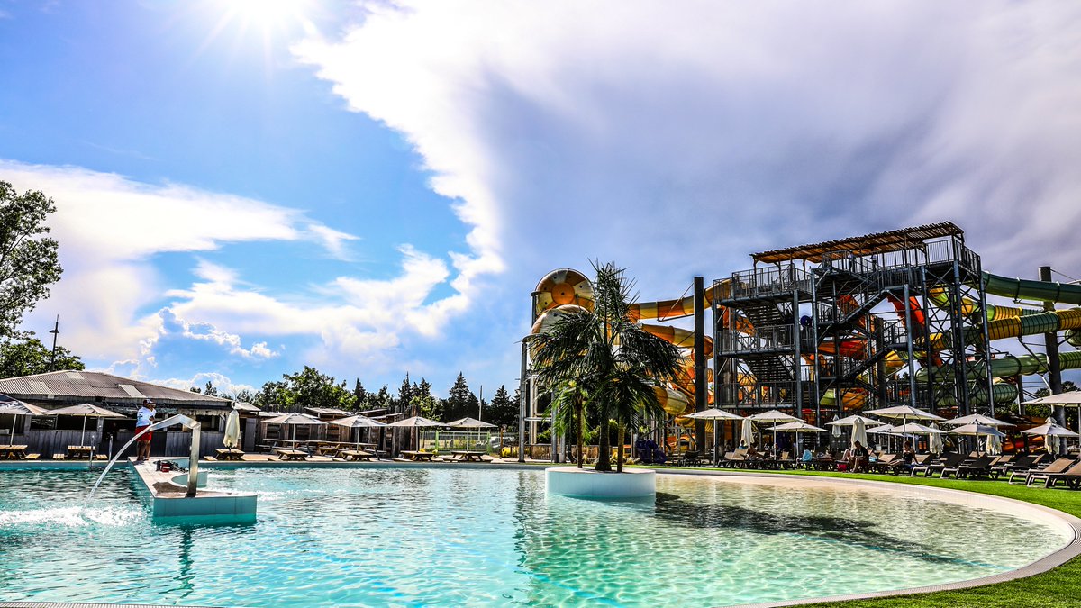 📢 WELCOME JUILLET ☀️  

Il n'y a pas de meilleur moyen que de t’accueillir avec une bonne dose de SPLASH à WAVE ISLAND 💦! 

👉 Par quelle attraction commencez-vous 💭?