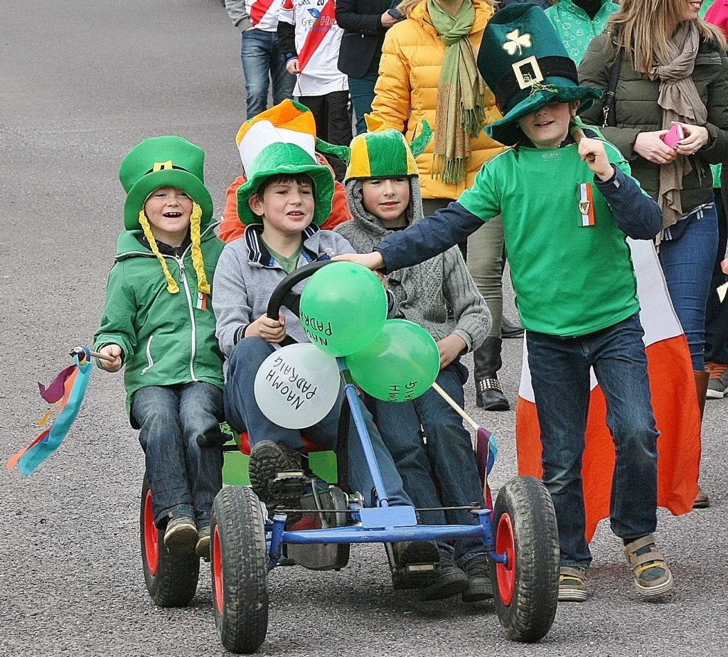 radiokerrynews's tweet photo. If you are heading out to a parade, there's a full list of start times of Kerry's St Patrick’s Day Parades 2022 here -  https://t.co/NFKvkXT6pO https://t.co/X3q5g9mXSw