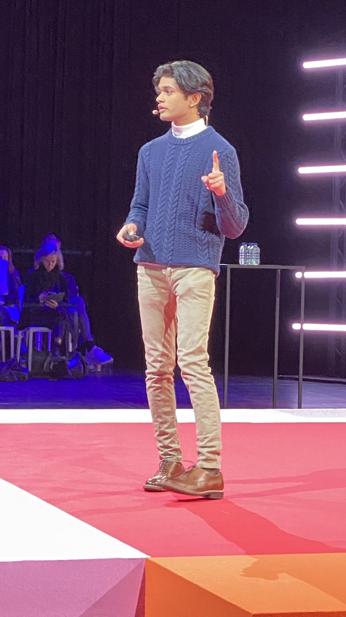 Crivaro's tweet photo. #ubatd @neilDeshmukh my hero!💐 “how we can use AI to make the world a better place” https://t.co/2DKxQnDzMn