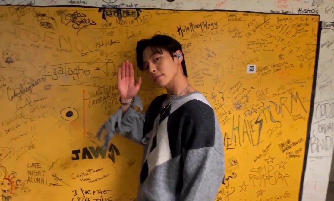 elyblckrs's tweet photo. HAPPY TO SEE THEM IN HELLO LEGENDS ONLY MV 😭🌹

#Woosung #Dojoon
 #TheRose #더로즈
#HelloLegendsOnlyMV
#HelloHyungLine https://t.co/4sgd091j87
