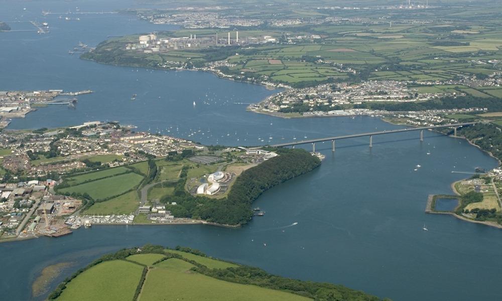 HiraethEnergy's tweet photo. Interesting podcast from @AMCarwyn talking energy with @Stevenjmhpa, @SWIC_Wales &amp; @Pembrokeshire 👏🙌

Lots of chat about #FloatingWind, #Hydrogen. Mentions of @mh_port @ORECatapult @PembrokePort @SBCityDeal  #NetZero 

https://t.co/TlH2DD8g3S

Produced by @WalesBusiness https://t.co/sPawBajbO1