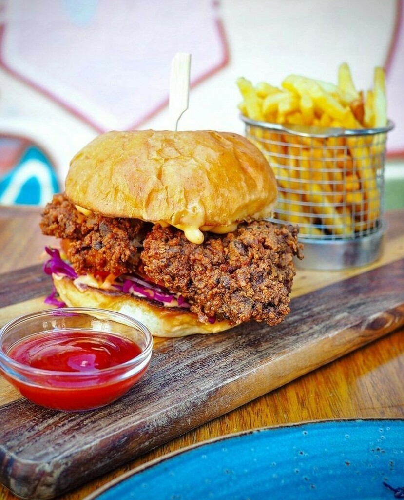 SardiCafe's tweet photo. Check out this magnificent beast! Our Southern Fried Chicken Burger and all its Burger friends are only $12.50 every Monday &amp; Friday at Sardi Cafe!⁠
⁠
Walk in, book through the link in our bio or order off the Sardi Cafe App! https://t.co/uGyFqKHjJu