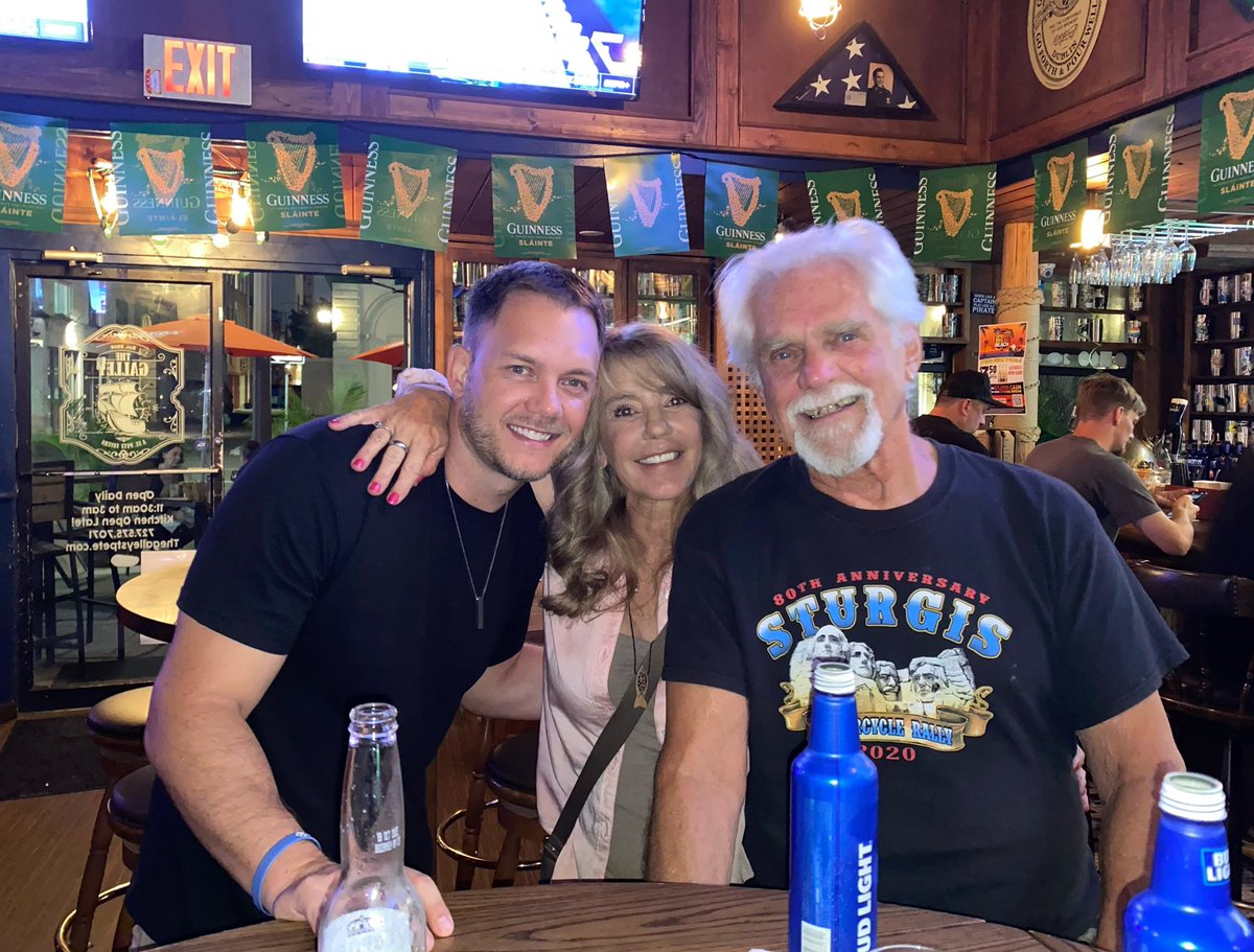 JCarp85's tweet image. Bday kick off last night with gpa and mom 🍻