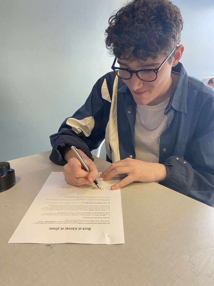 A #Sheffield student has changed his middle name to Leadmill to raise money for <a href="/SheffChildrens/">Sheffield Children's</a>.

<a href="/yasminwakefield/">Yasmin</a> has the story 👇 

shefnews.co.uk/2022/03/17/she… <a href="/Leadmill/">The Leadmill</a> <a href="/JoeBrindle_/">joe brindle</a>
