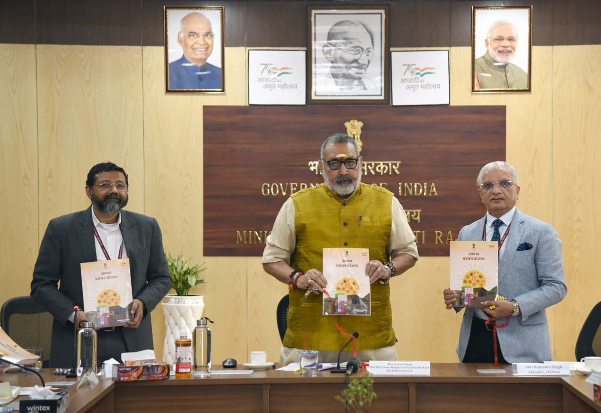 mopr_goi's tweet photo. #DisasterManagementPlan of @MoPR_GoI was released by Shri Giriraj Singh, Union Minister of Panchayati Raj in the presence of Members of @NDMAIndia, Shri Sunil Kumar, Secretary, MoPR, officers of Central &amp; State Governments. Members &amp; functionaries of Panchayats joined virtually. https://t.co/xut5B1WoSY