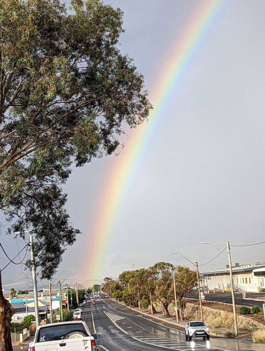 DrLilon's tweet image. A rainbow in Broken Hill this evening.