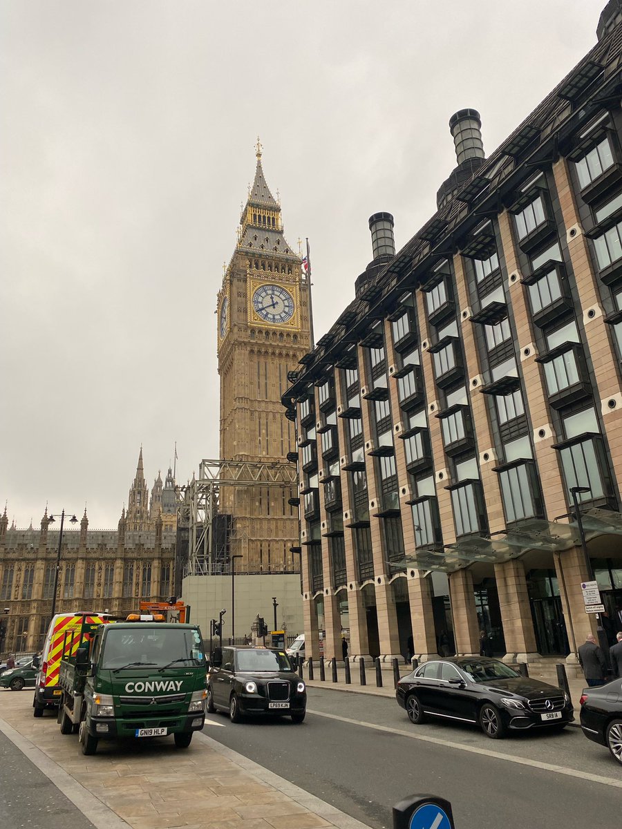 abbeybosuk's tweet photo. Extra mile (or 27) for a client yesterday! 🤪😊👌👍
Delivering 24 boxes of print materials to their conference.
#printing #collating #couriering #design @andycollie72 🚚 https://t.co/yemheG11Xo