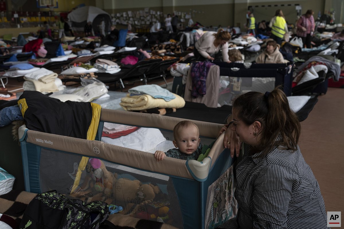 PGiannakouris's tweet photo. One year old Vlad with his mother Natasha are seen inside an indoor sports stadium being used as a refugee center, in the village of Medyka, a border crossing between Poland and Ukraine, on Tuesday, March 15, 2022.
#refugges #Ukraine
@apnews @pgiannakouris https://t.co/Z2tRdg7pxG