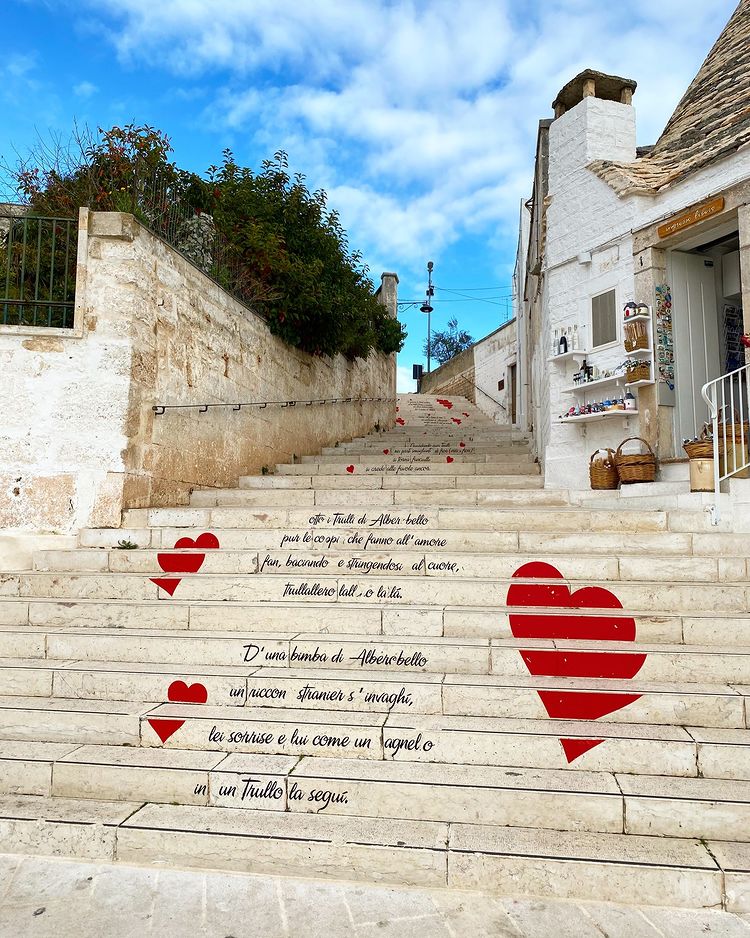 villa_vinita's tweet photo. A rare moment in Alberobello in Puglia without any tourists! 🇮🇹 these steps are all adorned with romantic phrases! 😍 #shotoniphone #adriaticsea #adriaticcoast #alberobello #puglia #italy #architecture #alberobellotrulli #whitewashed #apulia #apuliatravels #italia #romantic https://t.co/s2LpzPa0hA