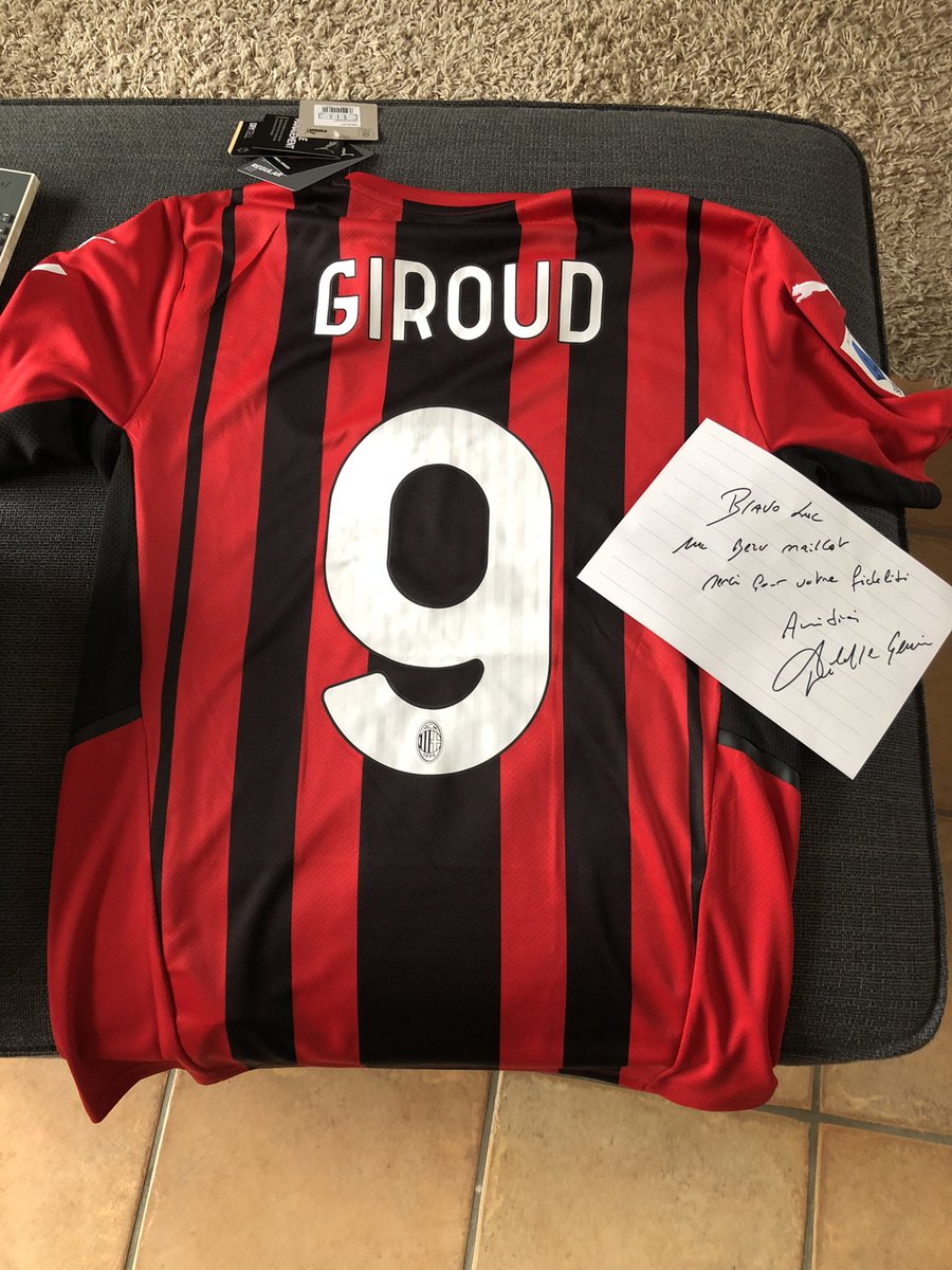 Luc_Dspl's tweet photo. Merci @beinsports_FR et @PhilippeGenin pour ce beau maillot du maestro @_OlivierGiroud_  ;) https://t.co/IyDuhv9sp5