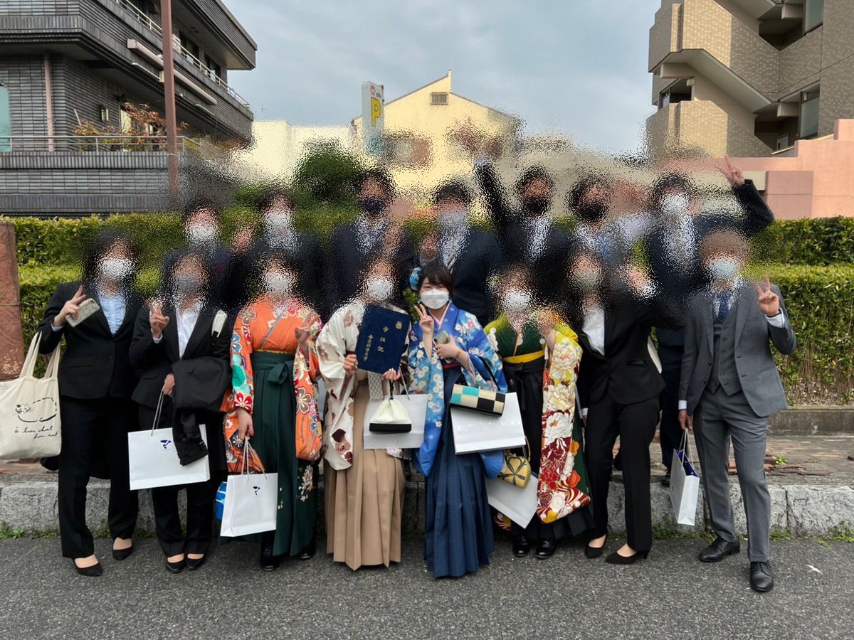 techi1208's tweet photo. 卒業してきた🎓🌸 https://t.co/LBIUJXc66E