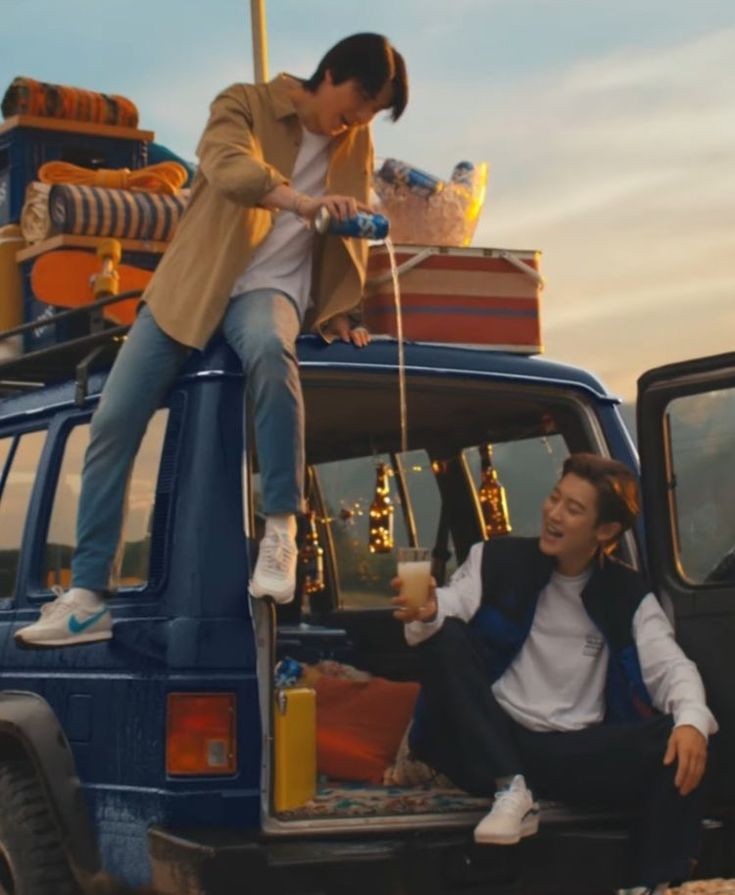 FioObsession's tweet photo. Salud hermanas exol a llegado nuestro momento @weareoneEXO
#1ΞX0 https://t.co/ijZXXulMAc