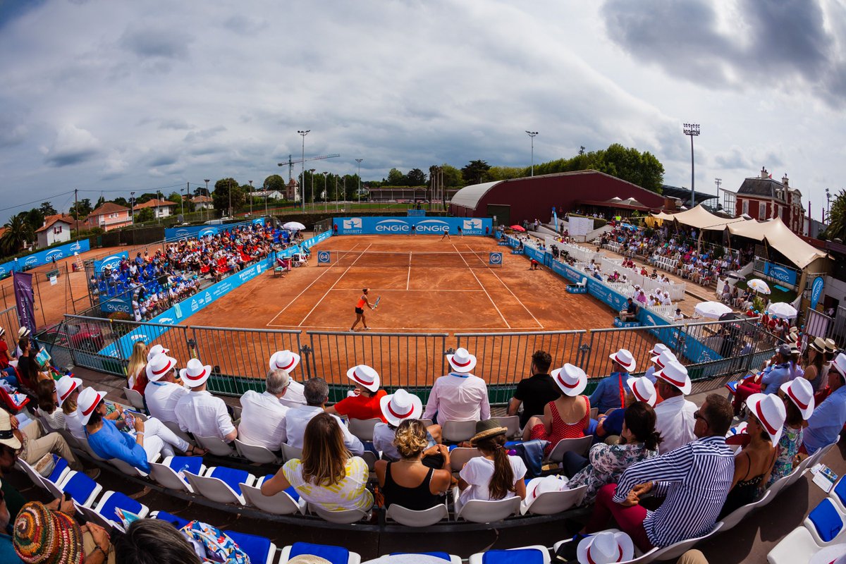StephaneGrcia's tweet photo. 🎾 Biarritz - Tennis : l'@EOBiarritz au lendemain de Roland Garros pour "attirer des terriennes mieux classées" et "continuer en faire un tournoi plus populaire"
📆 Du 6 au 12 juin #EOB22 @Bleu_Basque
Tout ce qu'il faut savoir sur la compet' ➡️ https://t.co/uRod1zORpF https://t.co/J3tdIaE0uA