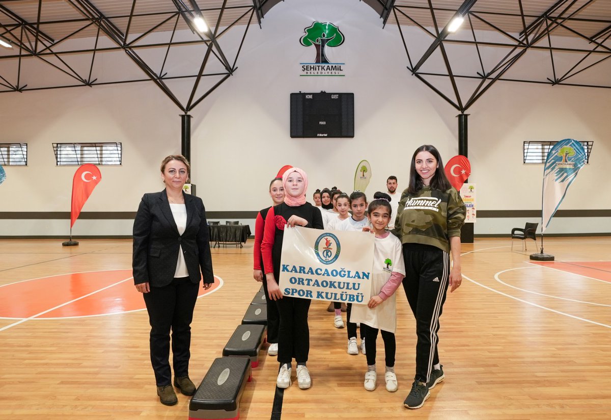 Yelizz941's tweet photo. Bugün düzenlenen Okul Sporları Cimnastik müsabakasında YILDIZLAR-KÜÇÜKLER olarak 2 kategoride de  https://t.co/npzumbWu99 olan Öğrencilerimi tebrik eder organizasyon için @SehitkamilBel  ve Sayın @alati_metin teşekkürlerimizi sunarız @sporsehrigantep @GSB_Gaziantep
@gul_davut https://t.co/auUlWD7Qun