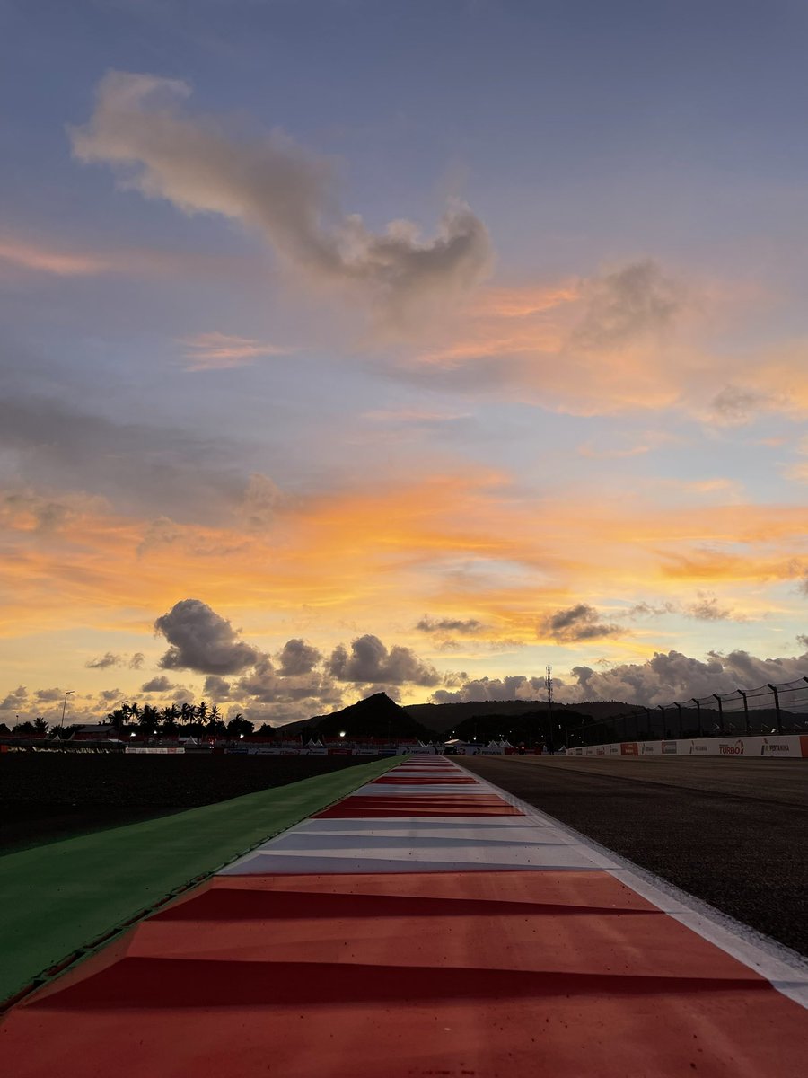Nice to be back in Mandalika!
No filter required for this place. 🌅🇮🇩❤️

#IndonesianGP