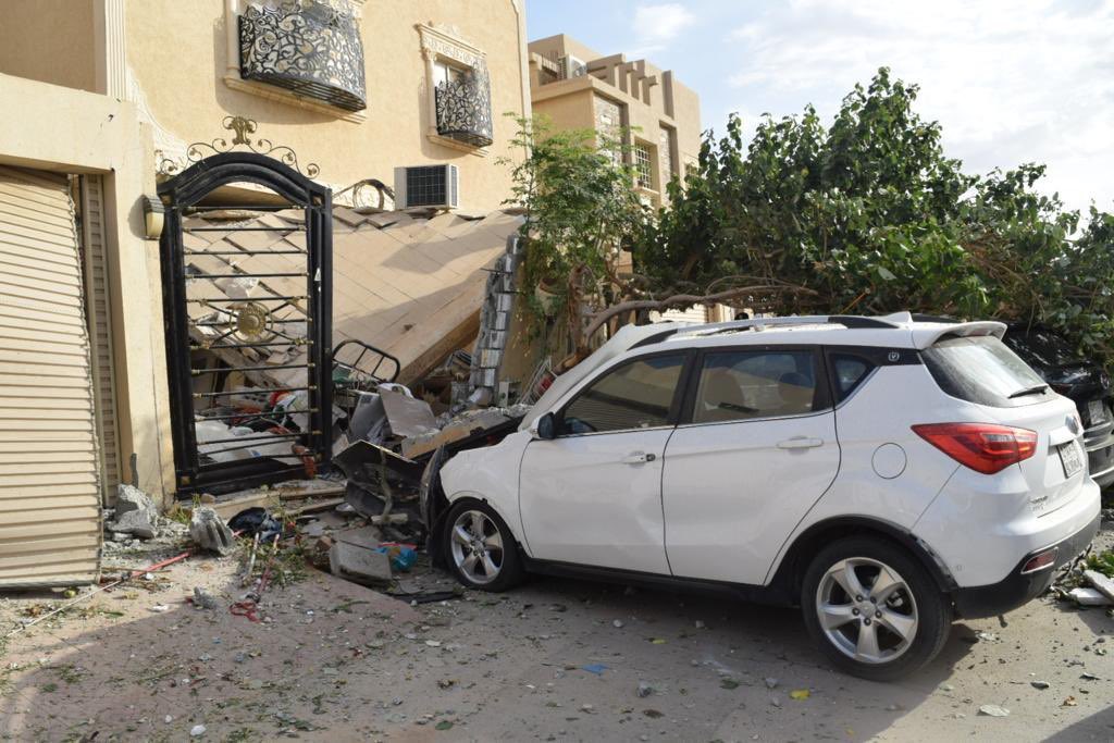 AJELNEWS24's tweet photo. الدفاع المدني بـ الرياض يُباشر حادث انفجار وميضي بسبب تسرب غاز  في عمارة سكنية بحي الياسمين، نتج عنه إصابة شخص، تم نقله إلى المستشفى لتلقي الرعاية الطبية اللازمة.

- https://t.co/7oc31ohINF