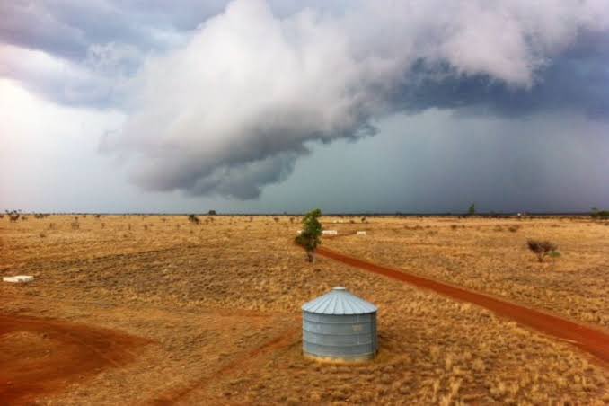 TheHoopsCrew's tweet photo. The rains are here…
#DroughtBreakers #AFLBluesTigers https://t.co/gGSzV3GBP5