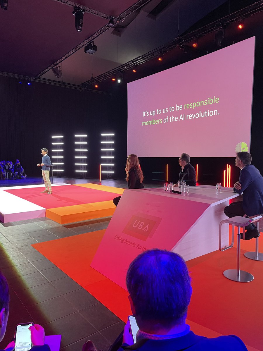 Interesting debate about AI and opportunities and also responsibilities during #ubatrendsday <a href="/MattBrittin/">Matt Brittin</a> <a href="/hinssen/">Peter Hinssen</a> <a href="/NeilDeshmukh/">Neil Deshmukh</a> <a href="/iankafleeracker/">ianka fleerackers</a> @ubabelgium
