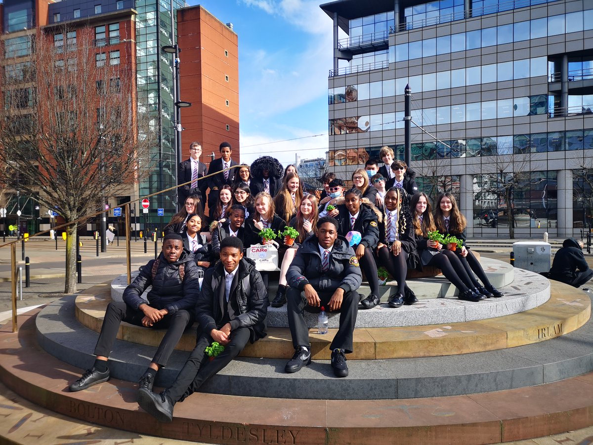 RcCuthberts's tweet image. 30 Triple Scientists from year 9 and 10 attended a @newscientist Live event where our students had the opportunity to attend talks by World Leading Scientists and researchers on everything from sustainability to nanotechnology.