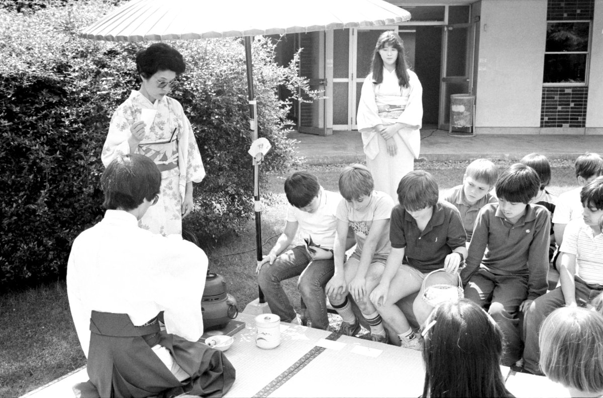Just two days until the Spring Equinox, or “Shunbun no Hi” in Japan! As the warmer days increase in frequency, so do the chances for outdoor learning experiences. Here’s a throwback to an Elementary School tea ceremony during the 1985-86 school year.

#asij #tbt #throwback