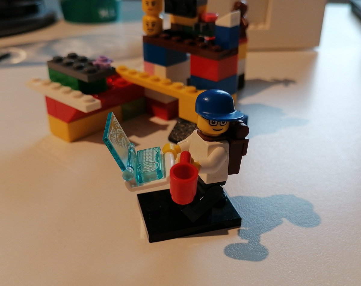 elpeterico's tweet photo. Auf den Weg in den Workshop vom @SeLL_hhu zu Lego Serious Play an der @HHU_de 🤩 freue mich schon sehr aufs Wiedersehen mit @chrissinerantzi #twittercampus #FlyingExperts B! https://t.co/nppGDhgR4i