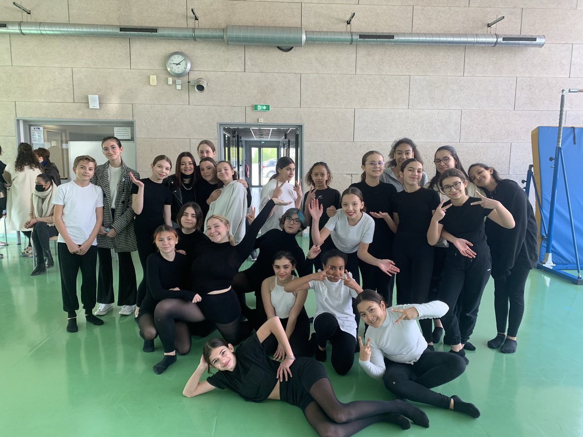 ClasseChad's tweet photo. Les P.O ont eu lieu au collège GENEVOIX pour la CHAD ( classe à horaires aménagés DANSE).. 70 pers. présentes pour assister à un beau spectacle et connaître ce dispositif en liaison avec le CRR de Toulon. élèves passionnés @DAAC_nice @AcademieNice @Var_Matin @jaouen_claire https://t.co/d6Mw4yyfKK