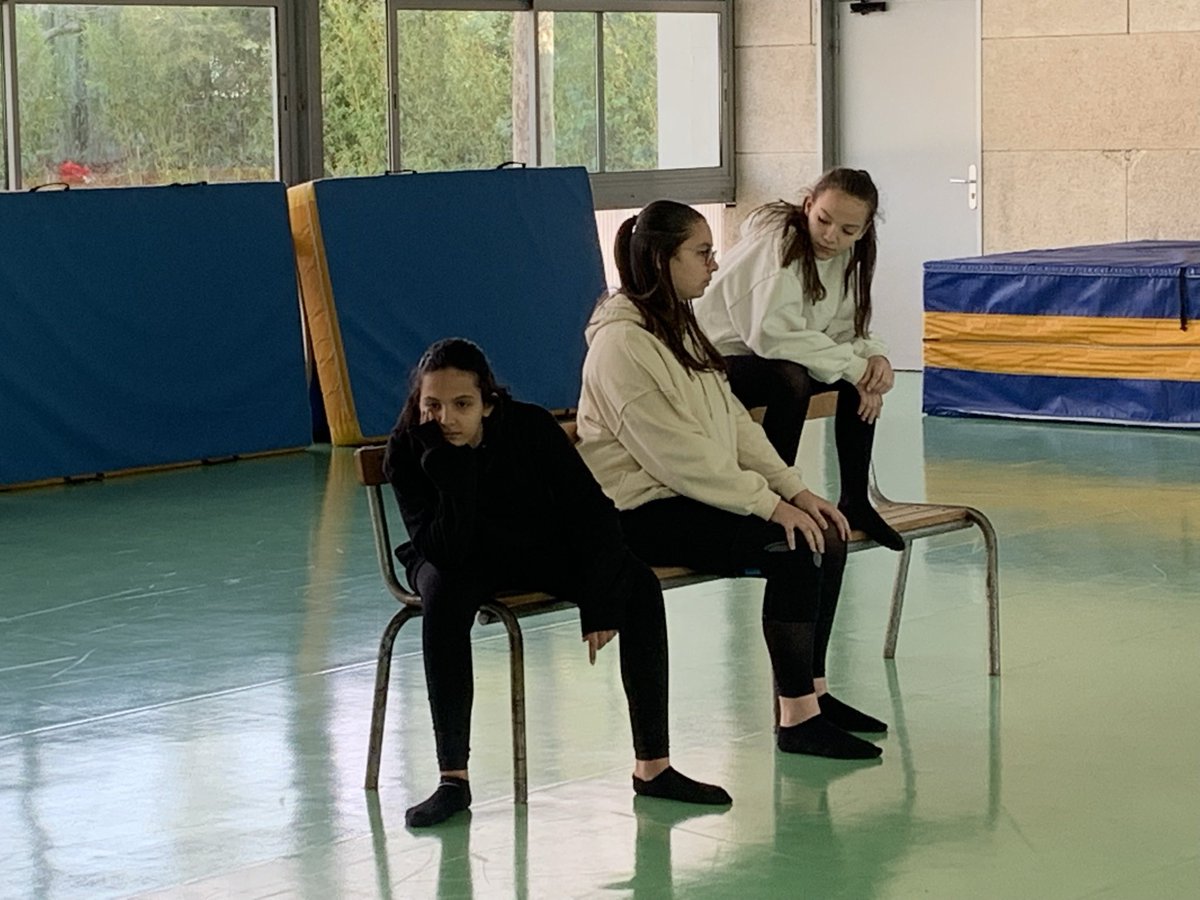 ClasseChad's tweet photo. Les P.O ont eu lieu au collège GENEVOIX pour la CHAD ( classe à horaires aménagés DANSE).. 70 pers. présentes pour assister à un beau spectacle et connaître ce dispositif en liaison avec le CRR de Toulon. élèves passionnés @DAAC_nice @AcademieNice @Var_Matin @jaouen_claire https://t.co/d6Mw4yyfKK