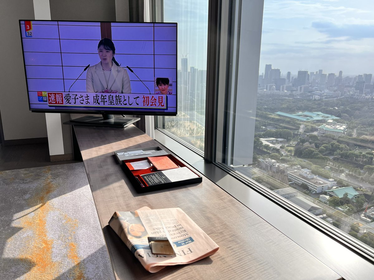 yanesen's tweet photo. 愛子様成年皇族初会見
今皇居内で行われているのか。
高い所からでは大変失礼なのでもう出ます。
#愛子様
#成年皇族
#会見
#皇居 https://t.co/VCLCphlbpU
