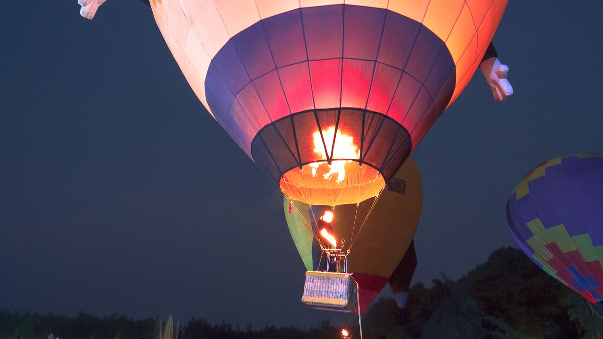 MickeyStotch's tweet photo. What the amazing balloon festival it was!!! 🎊 Thank you Kanchanaburi!!🎉🎈
P.S. New episode is already on the channel 📺
https://t.co/i6rjofByXw
- -
#travelthailand #amazingthailand #travel2022 #kanchanaburi #mickeystotch https://t.co/yFh7oJ8hQM