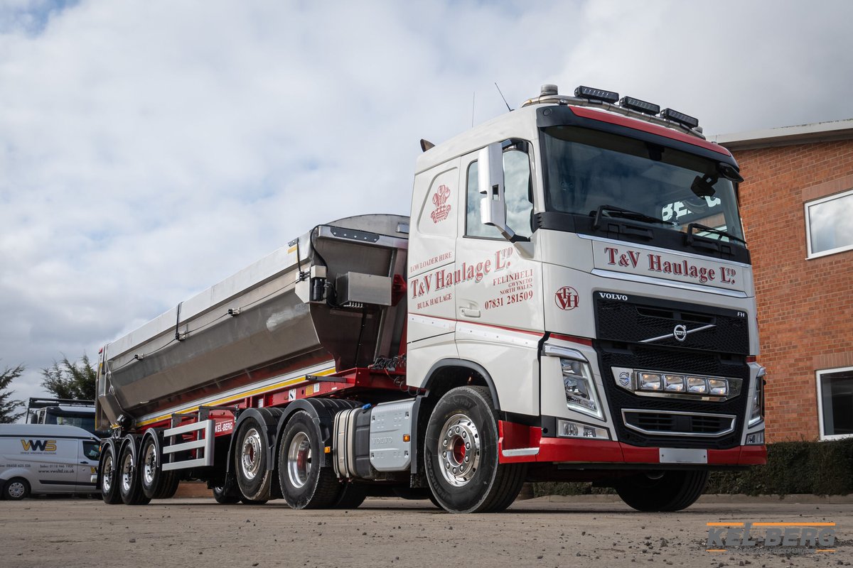Kel_Berg's tweet photo. Tom at T & V Haulage Ltd visited Kel-Berg the other week to collect his new T100 aggregate tipping trailer. Thanks to Tom for choosing Kel-Berg, we appreciate your business.
#trailers #construction #constructionuk #aggregates #kelberg #dawbarn #new #edbro #jost https://t.co/mg9j4k60re