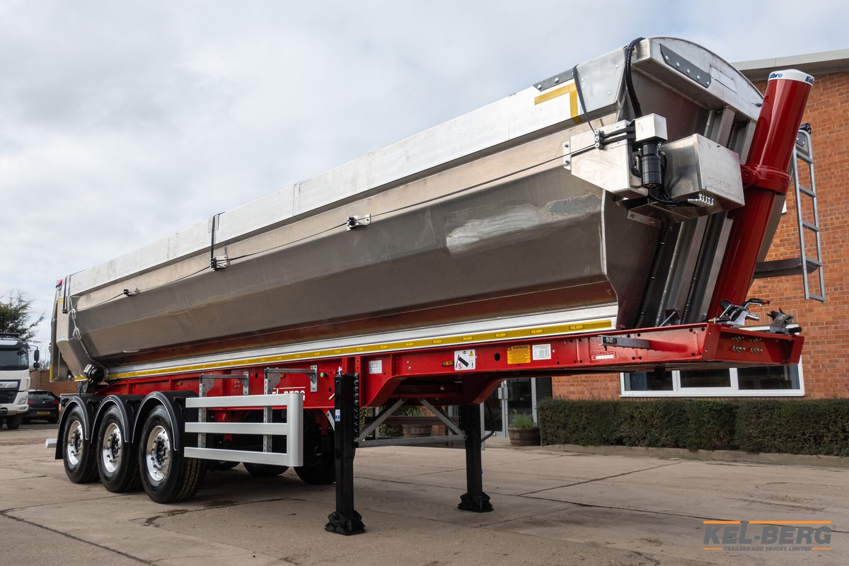 Kel_Berg's tweet photo. Tom at T & V Haulage Ltd visited Kel-Berg the other week to collect his new T100 aggregate tipping trailer. Thanks to Tom for choosing Kel-Berg, we appreciate your business.
#trailers #construction #constructionuk #aggregates #kelberg #dawbarn #new #edbro #jost https://t.co/mg9j4k60re