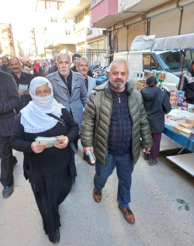 DemBismil21's tweet photo. Bismil Halkımızı 19 Mart'ta Bismil'de 21 Mart'ta Amed'de Newroza Davet Ediyoruz.

Bismil'de HDP, DBP ve Bismil Belediye Eş Başkanlarımız İle Birlikte Halkımızı Newroz'a Davet Ettik.

"Şimdi Kazanma Zamanı" https://t.co/EHtLGm3vWt