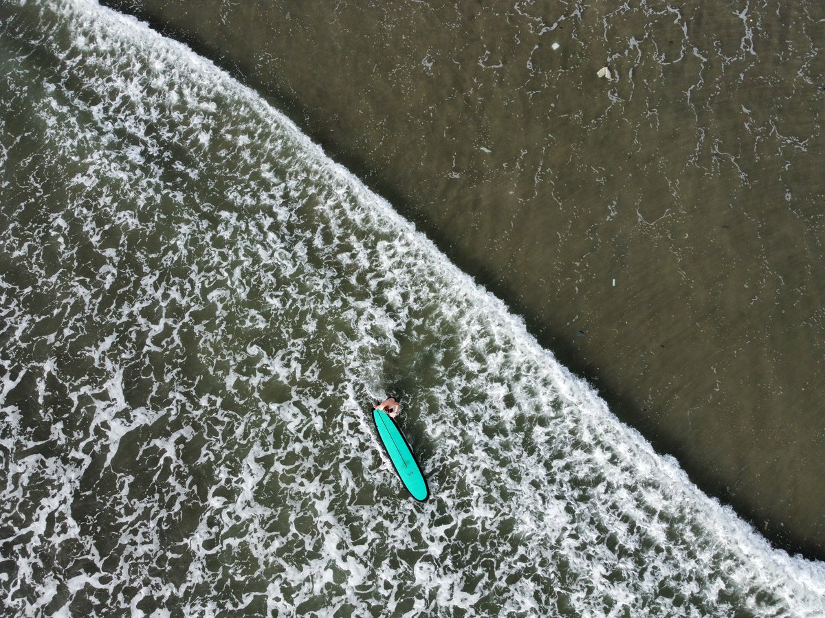Malv_in_a's tweet photo. First surfing of my friend https://t.co/6S3GJyio22